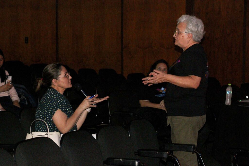 Lic. Adriana Bueno, Taller dirigido a funcionarios de USF y municipales